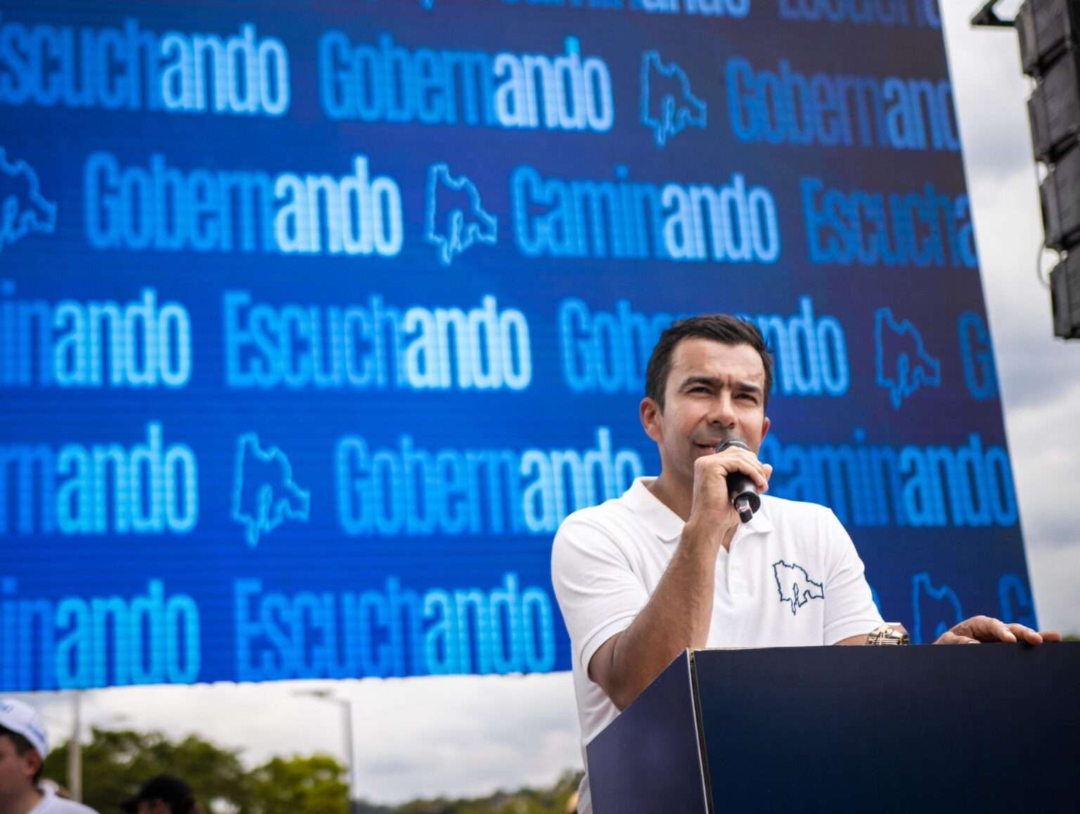 Gobernador lidera proyectos viales y de salud en Cota